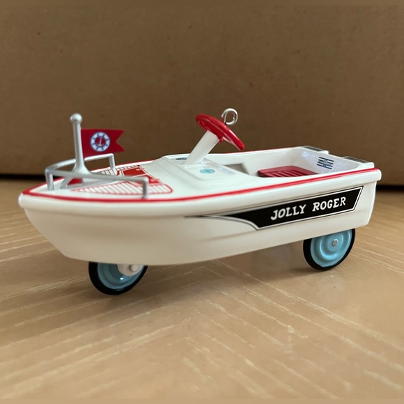 Hallmark Keepsake Ornament. 1968 Murray Jolly Roger Flagship. 1999. QX6279. - Picture 5 of 5